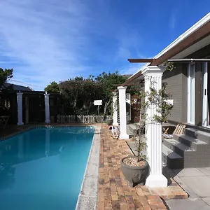 Leo's Den Bed & Breakfast